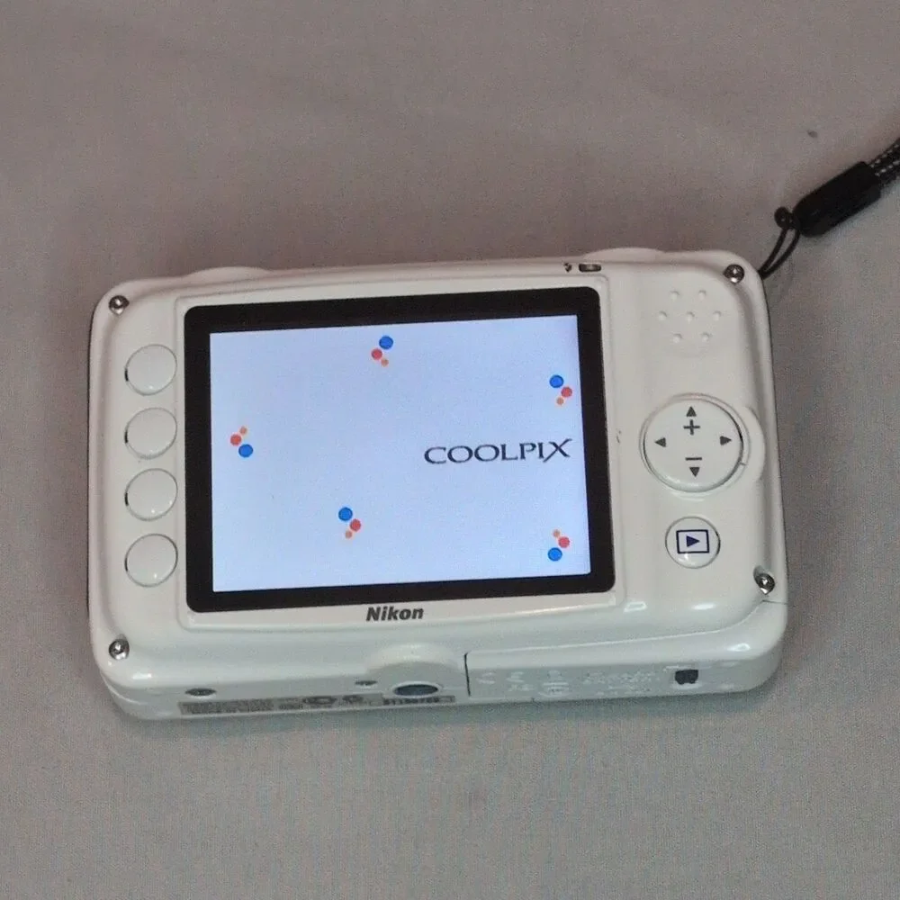 Nikon COOLPIX S30 10.1MP Digital Camera Waterproof White As Is Read